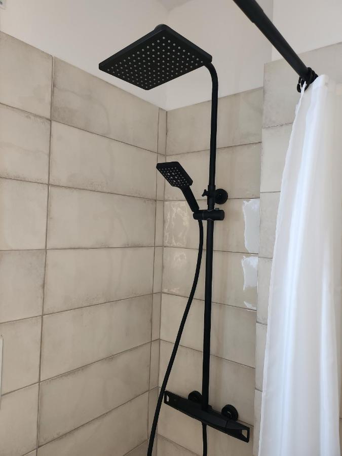 Elisos Studio Apartment Vlorë Buitenkant foto